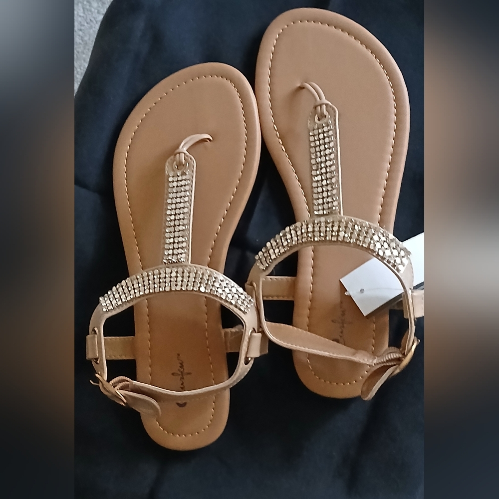 NWT Curfew Womens Rhinestone Embellished Thong Sandal 6M